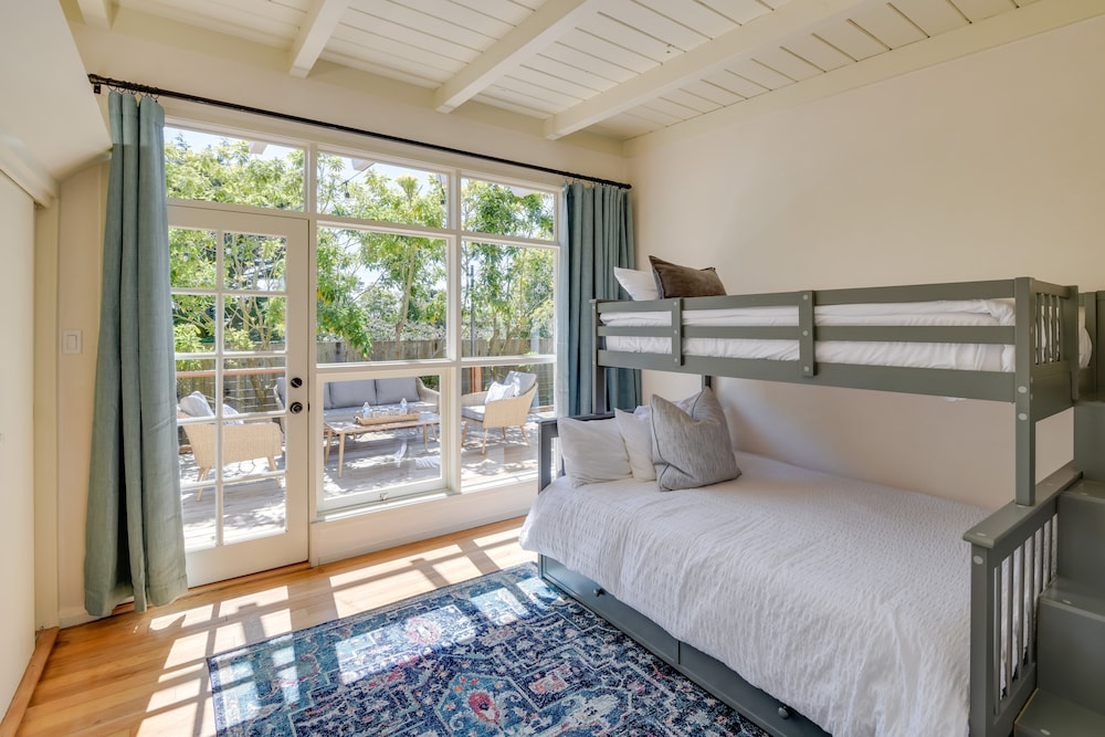 Monterey Vacations - Vacation Rental Home  1 Mi to Carmel Beach! - Property Image 3