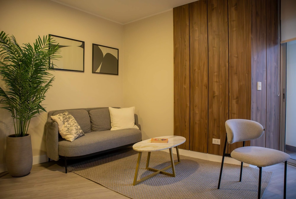 w Exceptional 1BR w Balcony in San Isidro