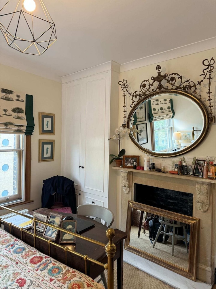 Homely Flat W/terrace, 3 Mins to Battersea Park