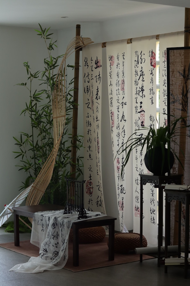 Miyue Shenzhen Tianlu Secret Wild Wizard Holiday Hotel