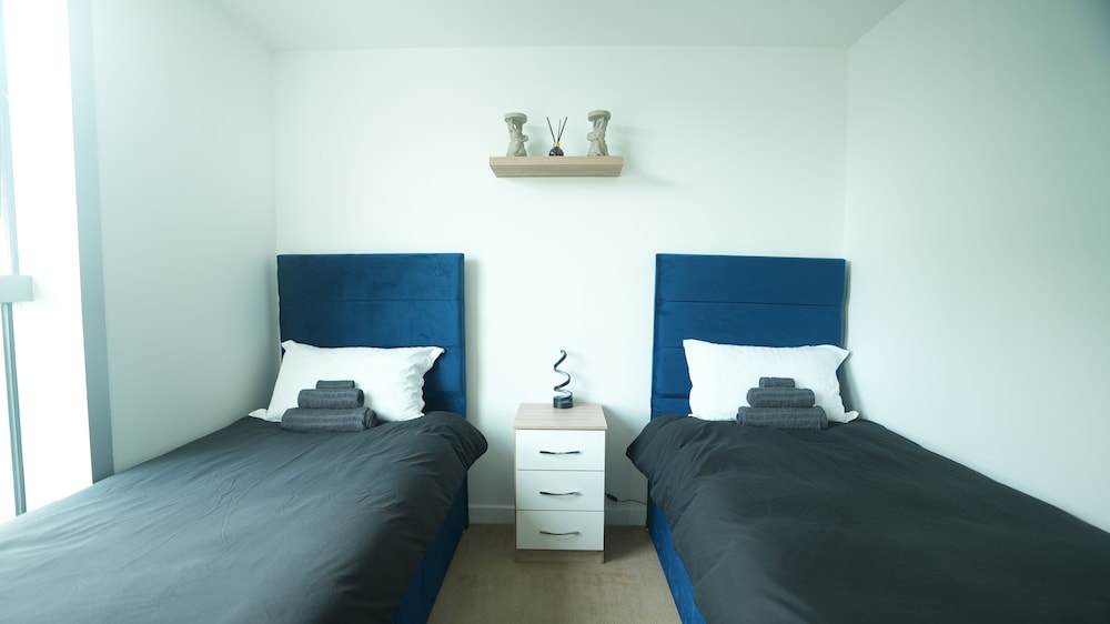 Central M K 2-bedroom Apartment, Sleeps 4, Parking