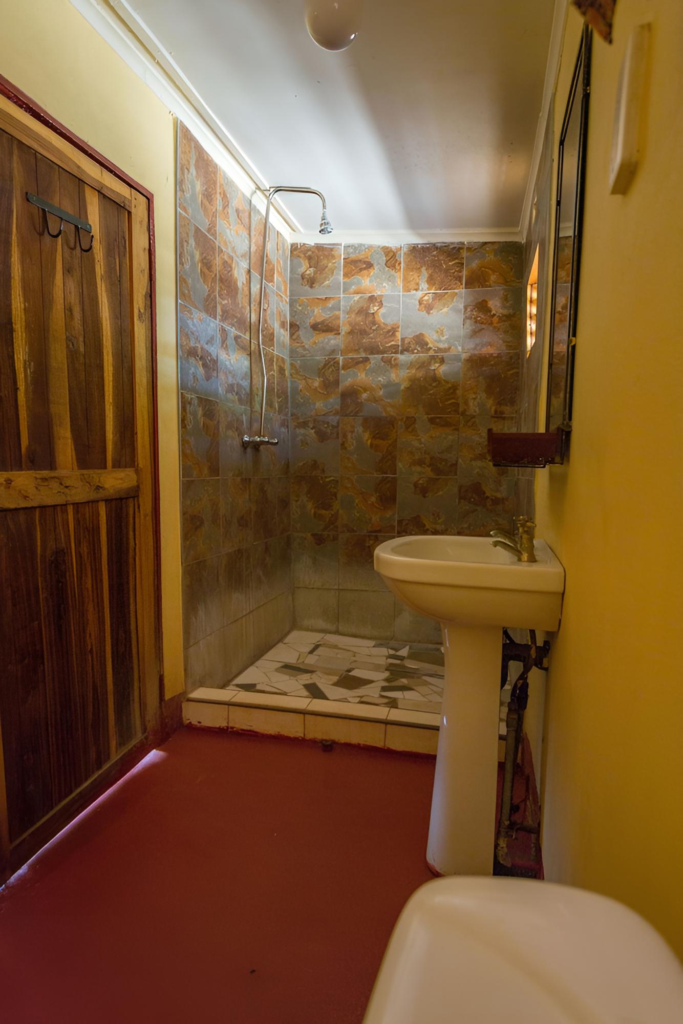 Jollyboys Camp - Hostel