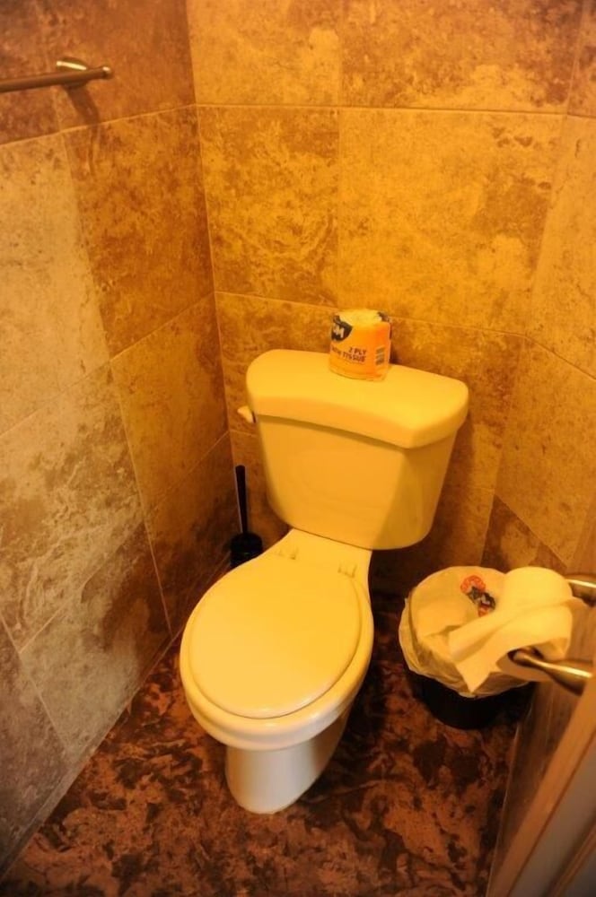 Camelot Inn at Honeyville - Property Image 11