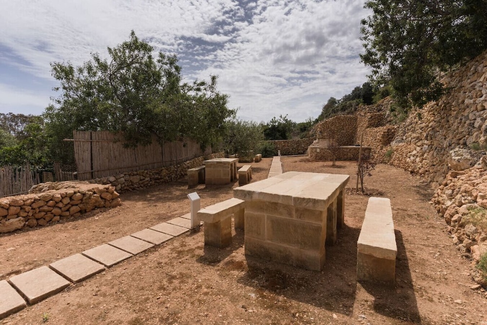 Property With Pool Access - Xaghra Near Marsalforn