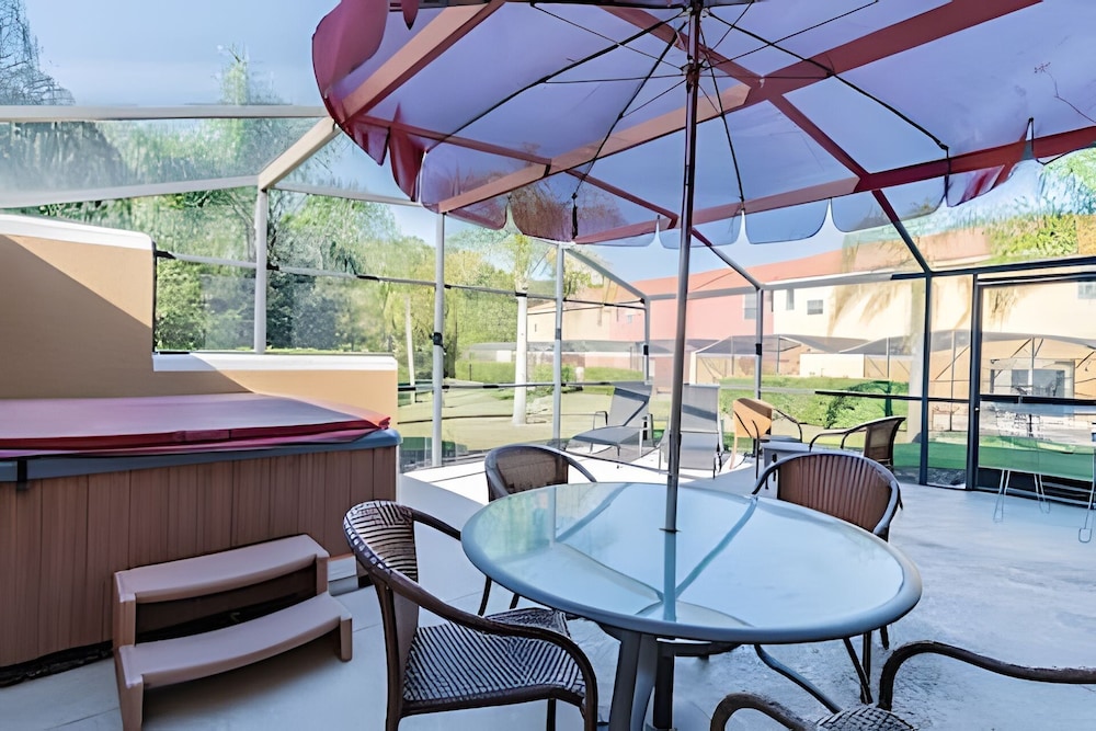 3bd/2.5ba Private Jacuzzi King Bed