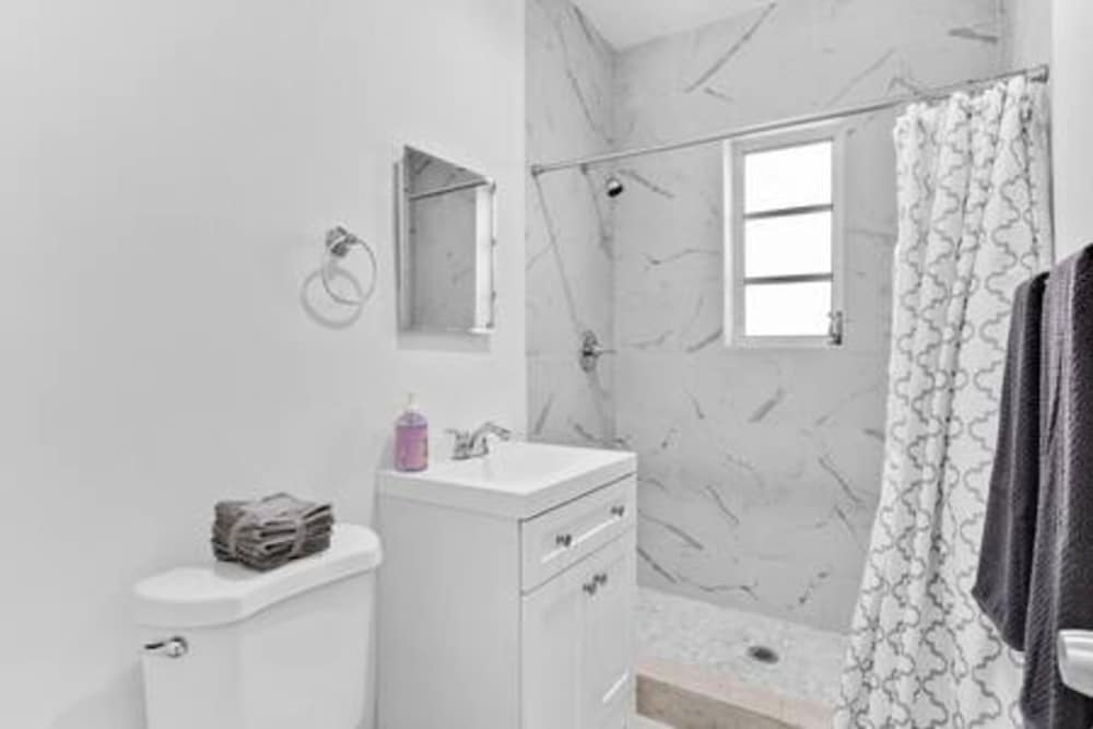 1834 SW 27th Ave 2 Vibrant Miami Getaway 2 Beds Near Beach Port