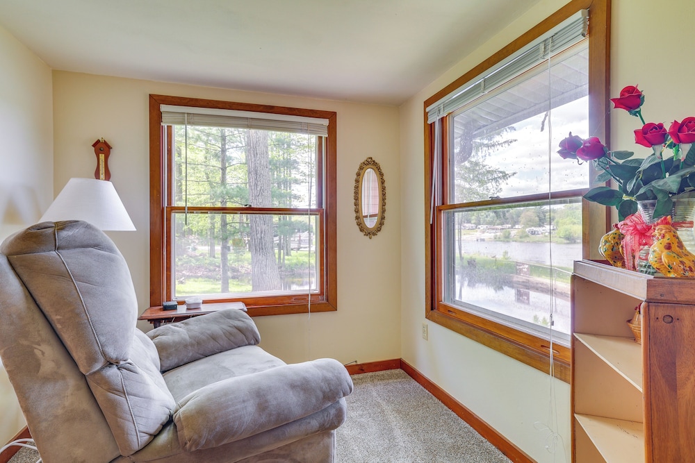 Hatfield Family Home on Lake Arbutus: Boat & Hike