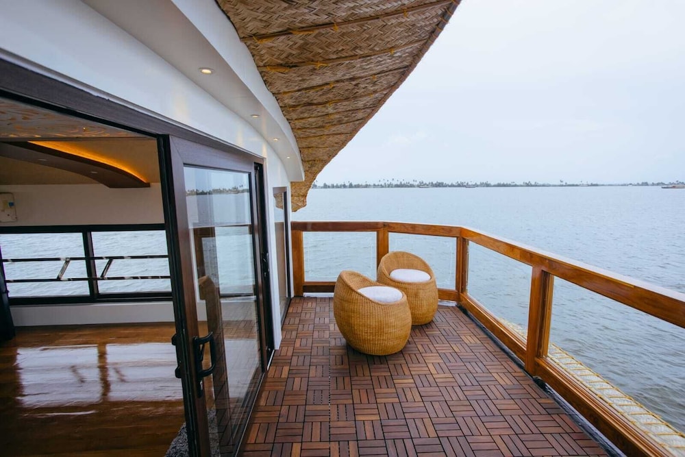 Cosy Houseboats