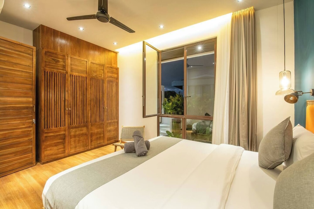 Modern 3BR Villa Enclosed Living