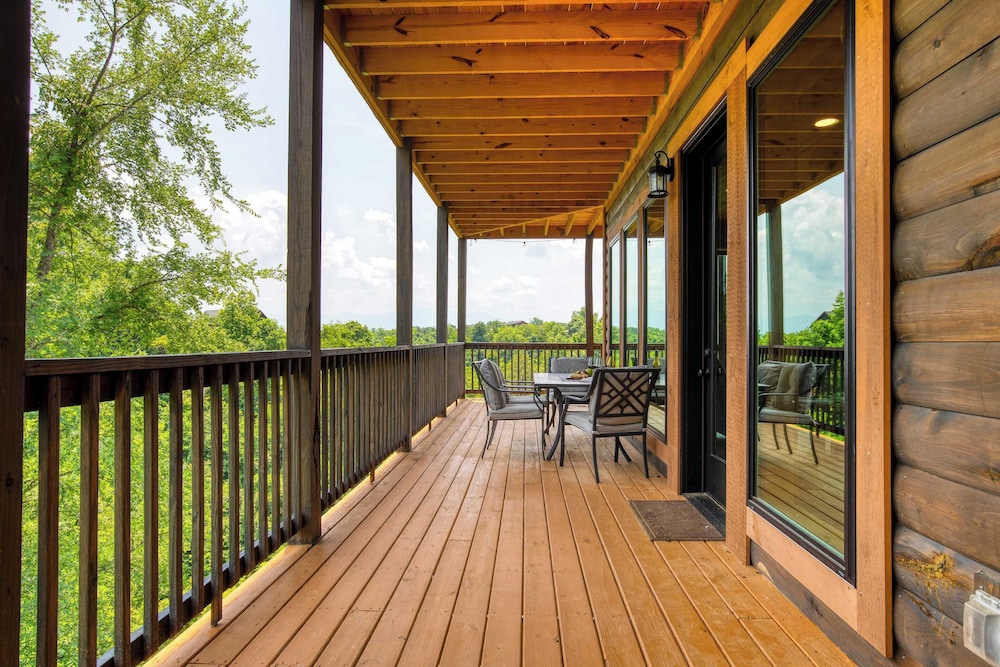 Lions Landing by Avantstay Sleeps 18 Hot Tub Game Room Views Near Pigeon Forge