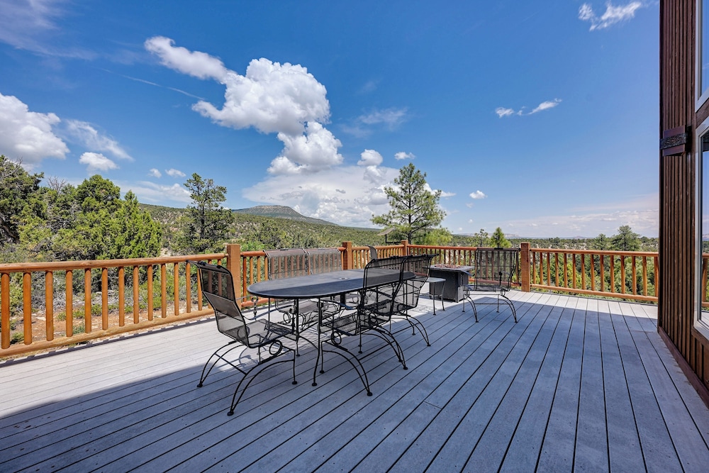 Hot Tub, Game Room: Mtn-view Cabin 9 Mi to Zion