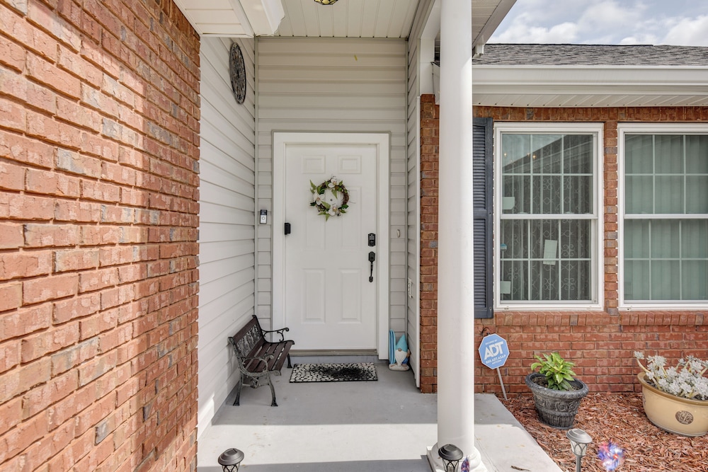 4 Mi to Downtown Panama City: Home w/ Patio!