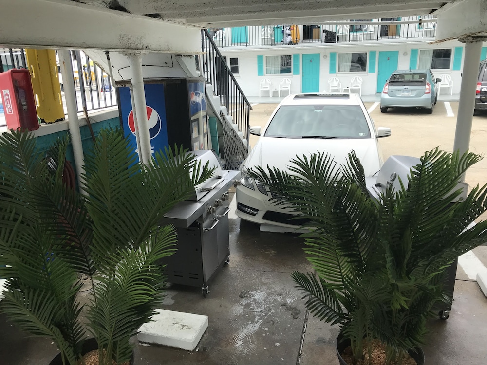 Surf Comber Motel