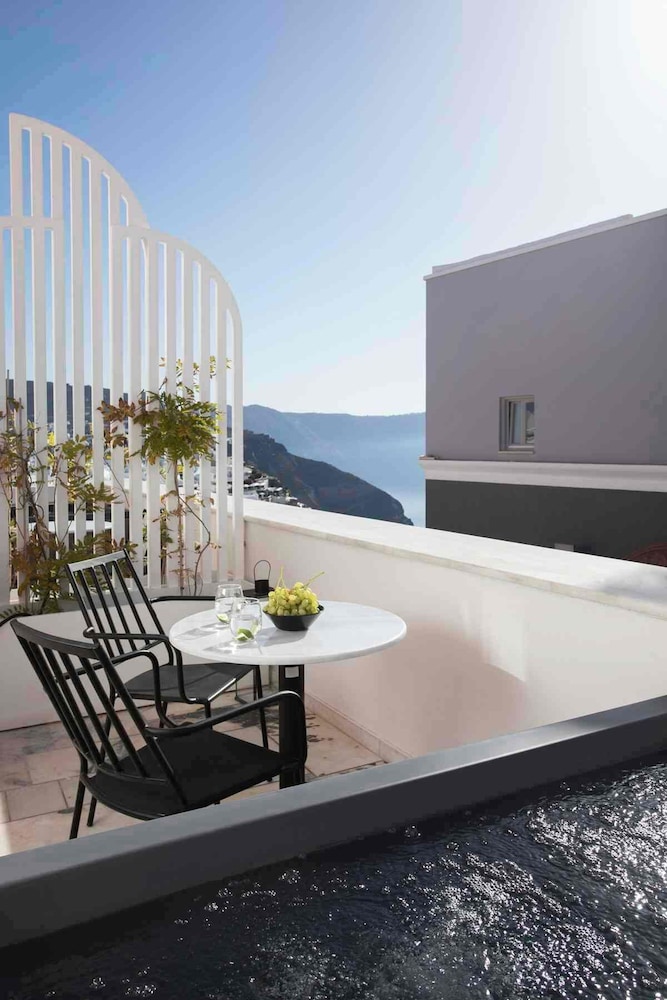 ArmonOia Suites