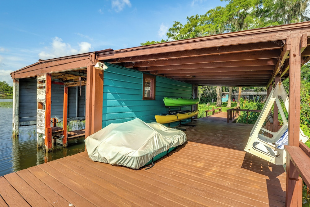 Lakefront Home w/ Hot Tub & Dock in Orlando!