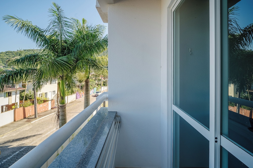 Apartment With Balcony in Lagoa Pir0014