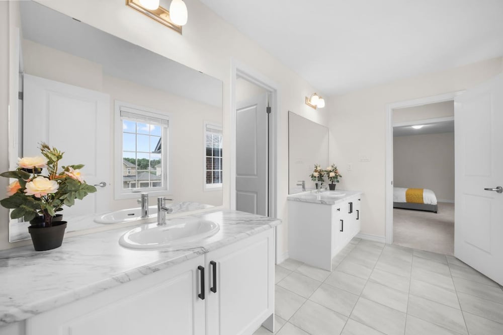 Prime Peterborough 5BR Newly Renovated Home