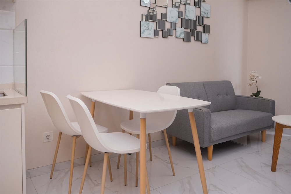 Elegant And Strategic 2Br Apartment At Sky House Bsd