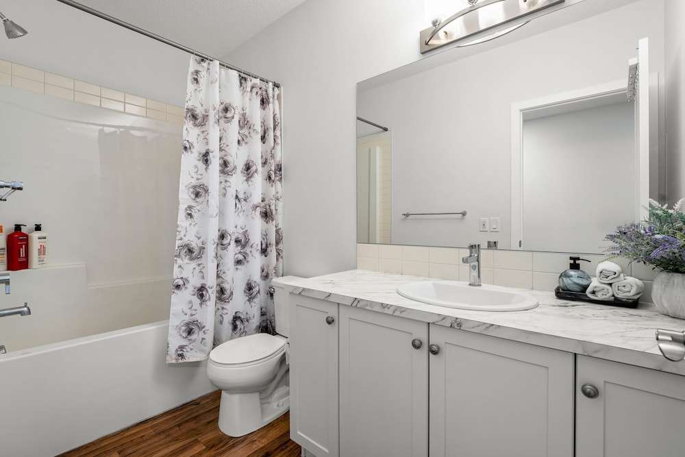 Affordable Long-term Stays Welcome 1BR Suite - Image 5