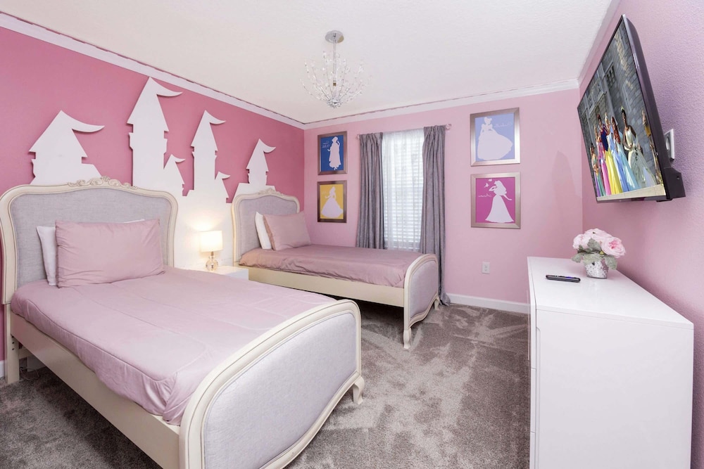 Stunning 4Bd Near Disney w Pool Storey Lake 4369