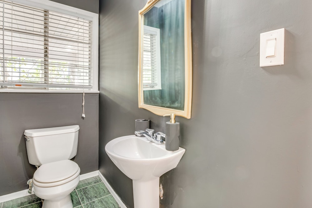 Mid-century Bungalow in the Heart of Buckhead!