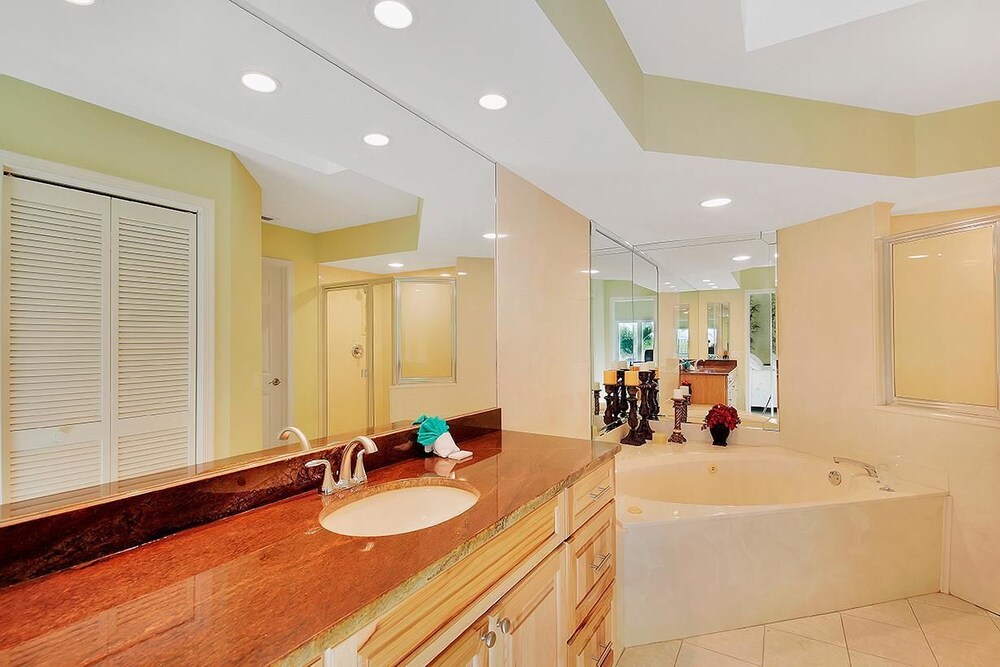 WH1074 3 Bedroom Holiday Home by Marco Naples Vacation Homes