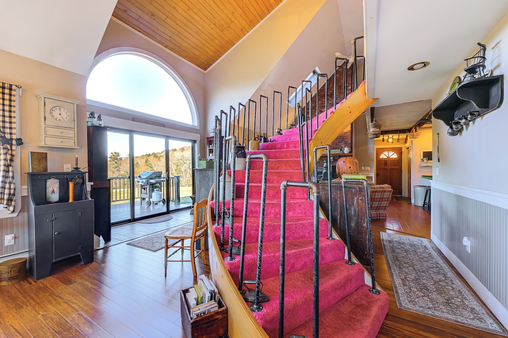 Hot Tub, Fire Pit & Grill: Remote Springfield Home