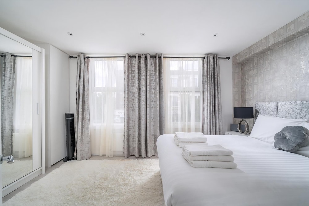 Modern South Wimbledon Stay