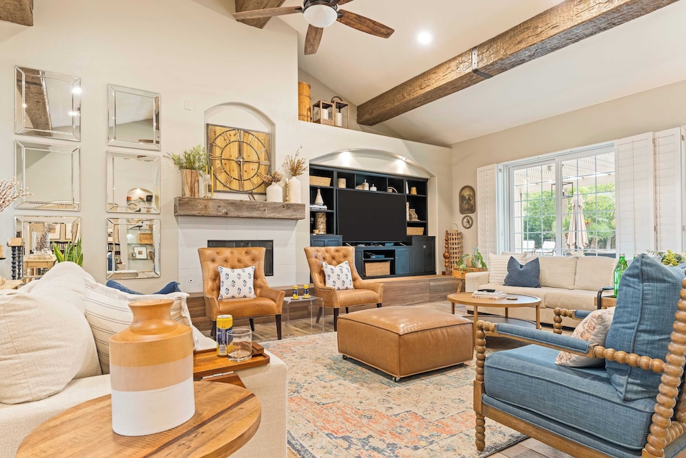 41 Palms Estate by Avantstay Indoor Pickleball, Pool, Hot Tub, Outdoor Kitchen