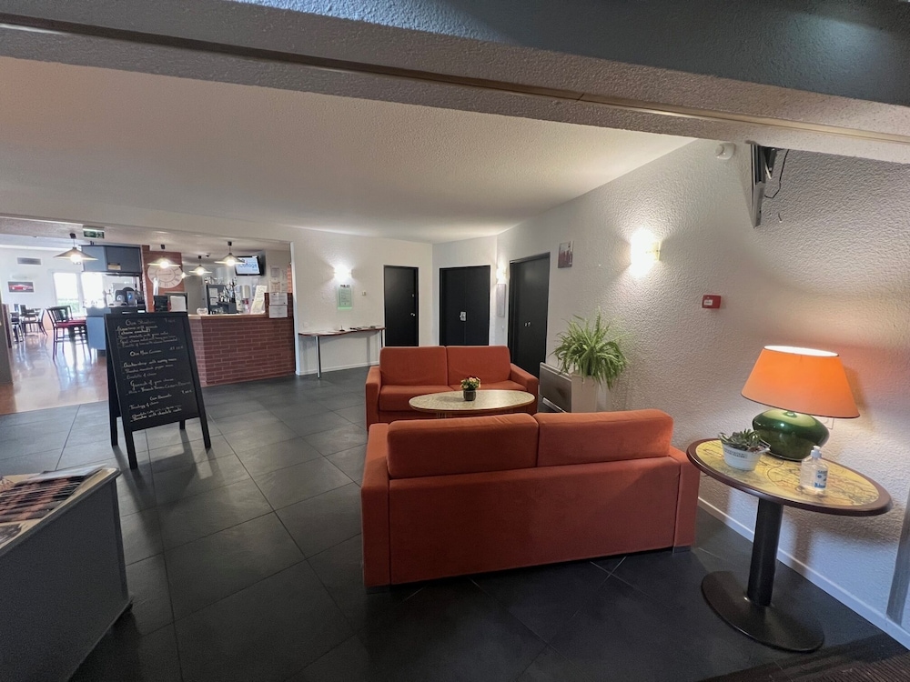 Calais Vacations - Logis Cottage Hotel Calais - Property Image 4