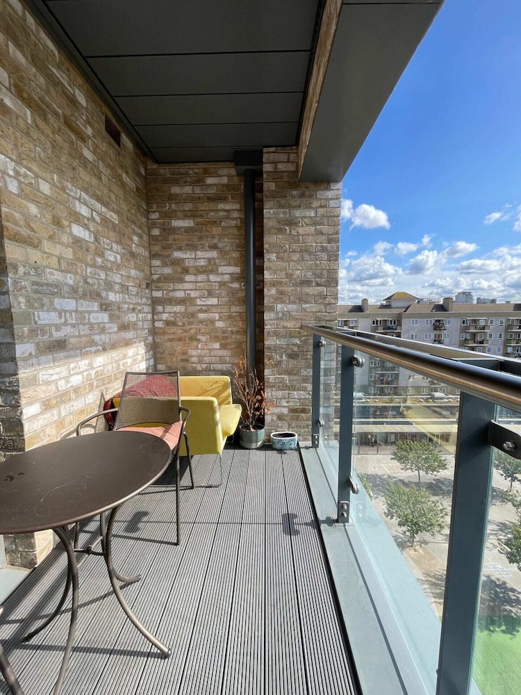 Bright & Modern 1BD Flat - Limehouse!