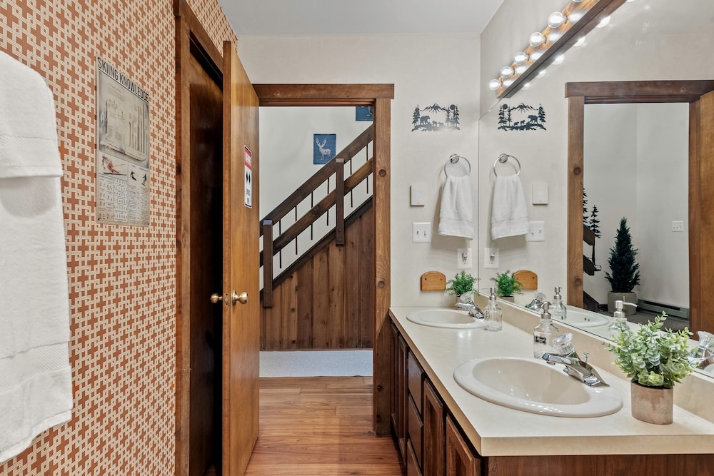 Doe s Delight by Avantstay Peaceful Lake Retreat