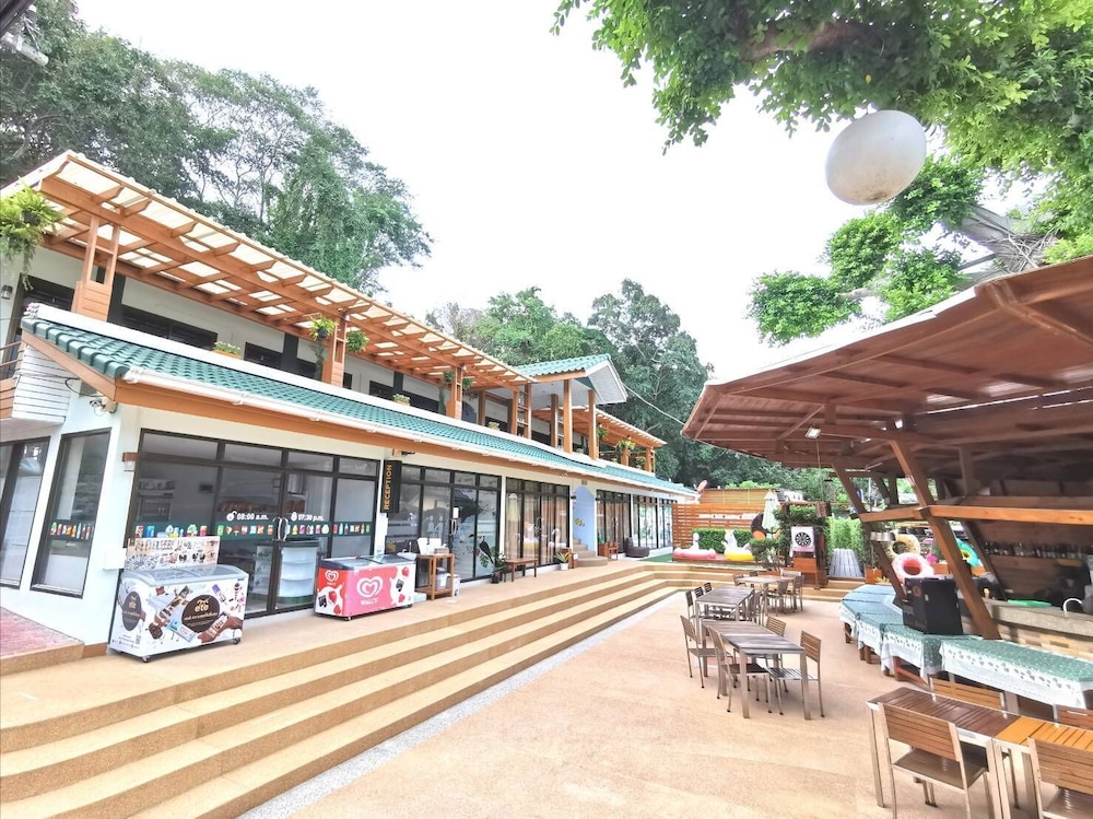 Green Bay Samed Resort