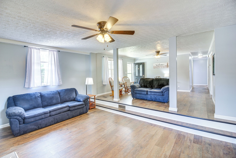 7 Mi to Barren River Lake: Quiet Getaway w/ Yard!