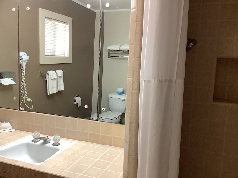 Dodge City Vacations - Silver Spur Vintage Inn  Suites - Property Image 26