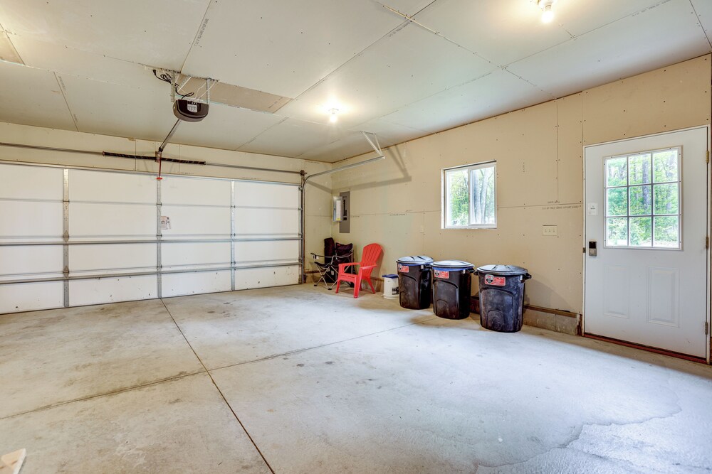 Fisher's Paradise: Lakefront Cottage in Baldwin!