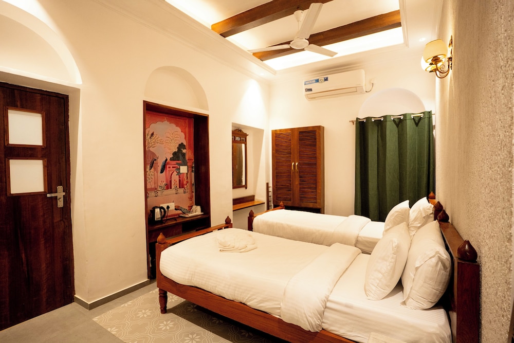 SHIVA KASHI HOTEL
