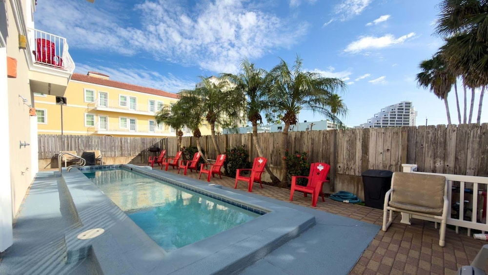 Pool 1st Floor 75 Yards To Beach Value 2 Bedroom Apts