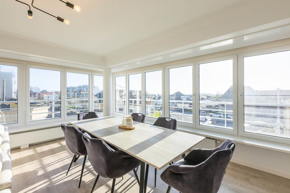 Modern Flat Near the sea