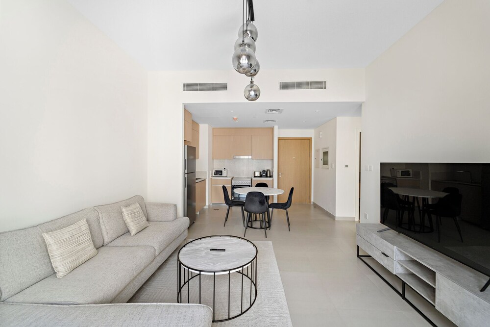 1BR Balcony & Luxury Amenities
