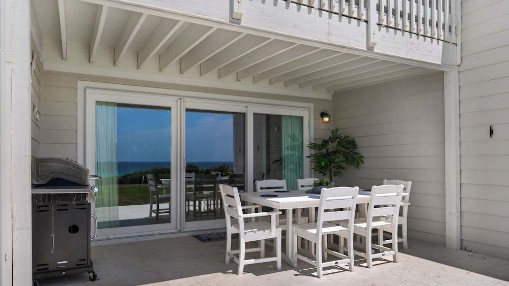 2BR Beachfront Townhome w/ Beach Service + Free Attraction Tickets!