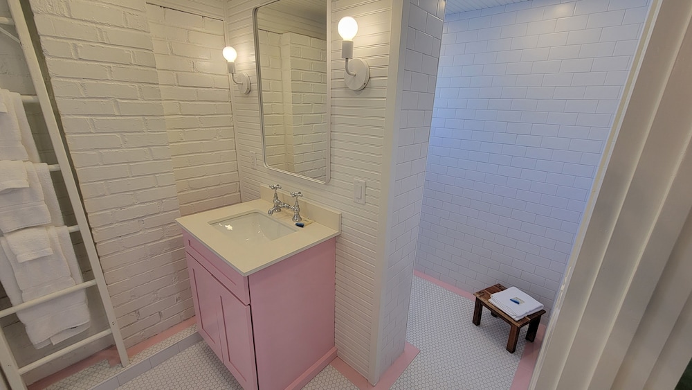 Twelve Palms Cottage by Tybee Vacation Rentals