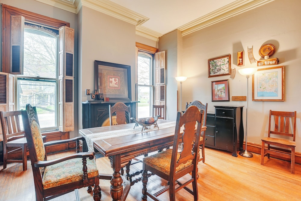 Family Home Near Franklin Historic District