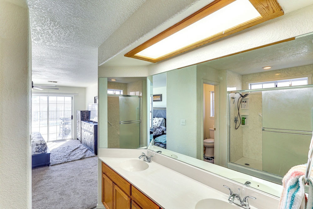 Pool, Games & Patio Bar! Epic Bullhead City Oasis