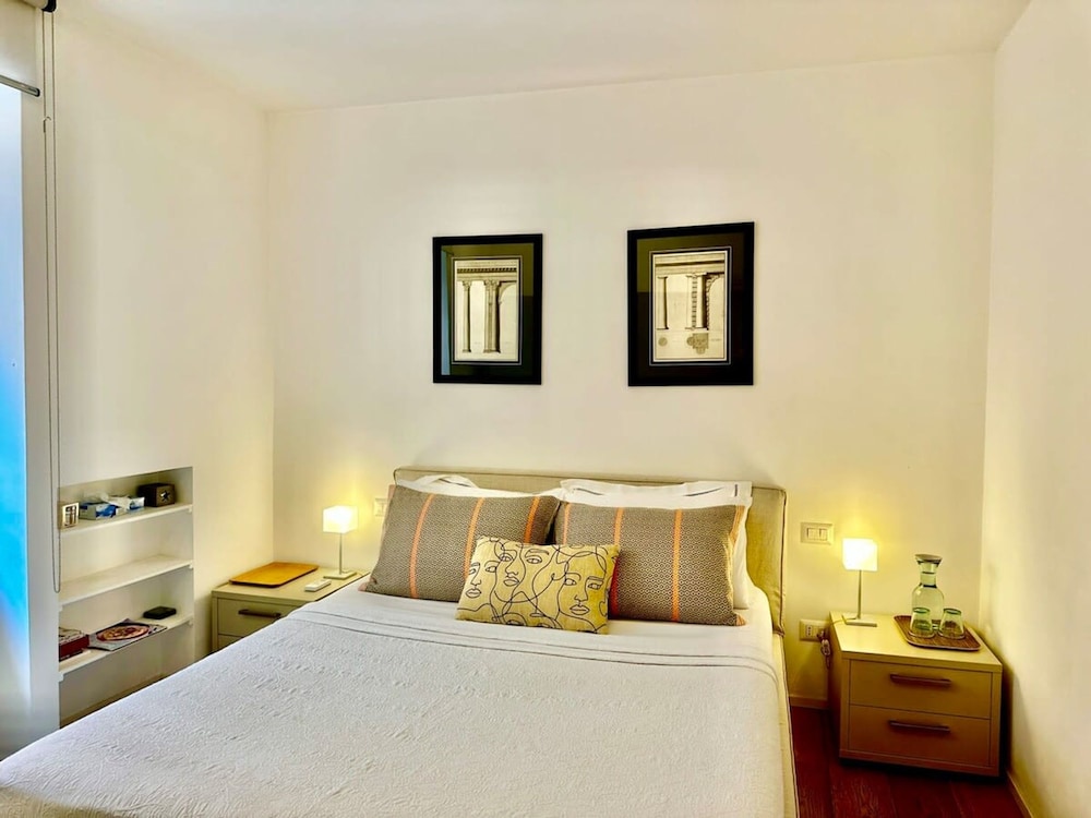 In Rome at Spanish Steps Classy Apartment With Modern Design in an Historic Palazzo