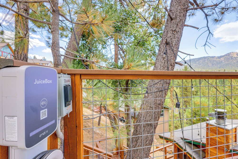 1 Mi to Skiing: Mtn-view Cabin in Big Bear Lake