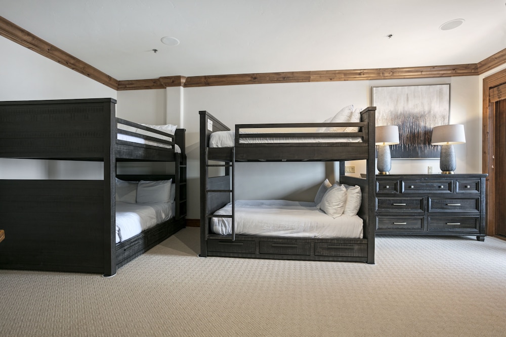 Grand Lodge - Three Bedroom #401 - Ski-in/ski-out 3 Condo