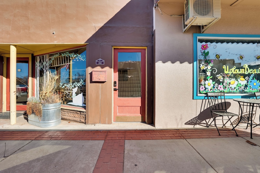 Walk to Shops & Eats: Charming Dtwn Emmett Apt!