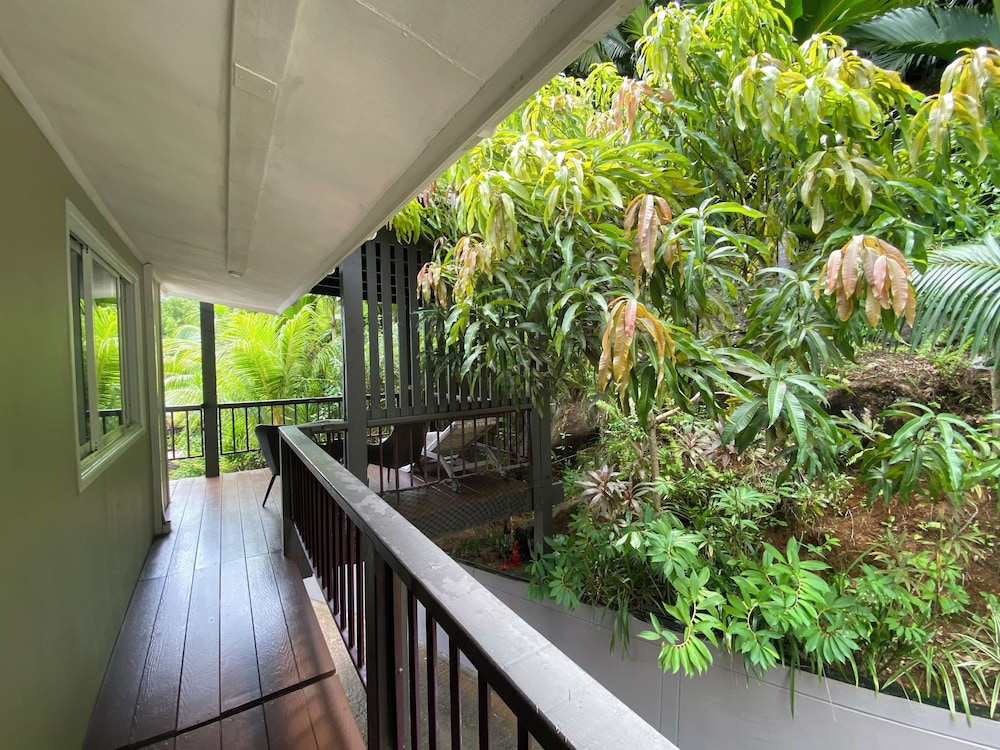 Stephna Residence