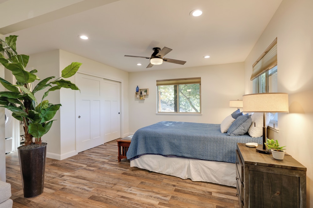 Ski, Hike & Fish: Mtn-view Gem w/ Deck in Tuolumne